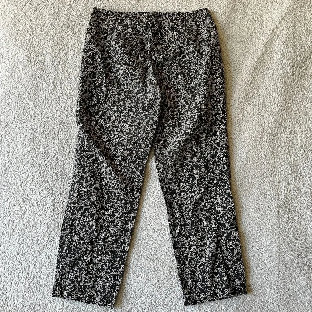 J.Jill Chino Pants Womens 2P Petite Black White Floral Ankle Crop Stretch Casual - Picture 3 of 12